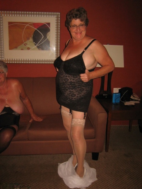 Granny Girdle - Girdle Goddess Nude Porn Pics - NastyPornPics.com