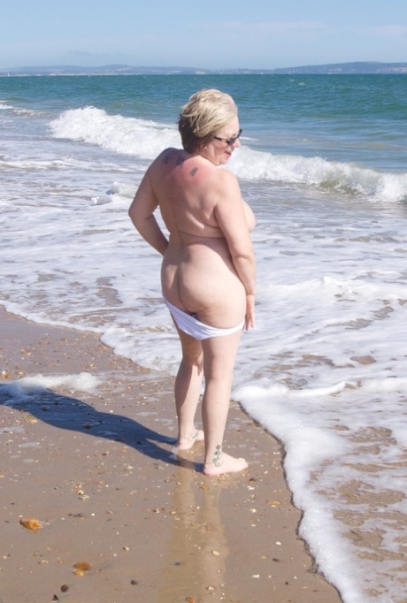 Blond On Beach Naked Butt - Mature Blonde Ass Porn Pics & Nude Photos - NastyPornPics.com