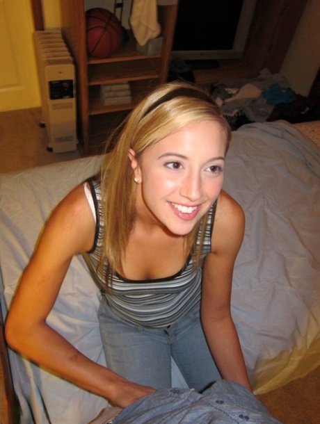 Sweetly cute amateur with shaved cunt gets nailed and facialized 62589284